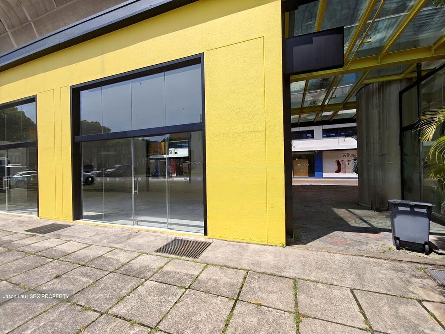 Tradehub 21 (D22), Retail #465581441